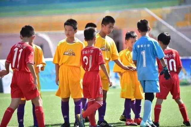 英超赛季MVP榜：曼联9次 曼城6次 利物浦5次 阿森纳4次 切尔西3次